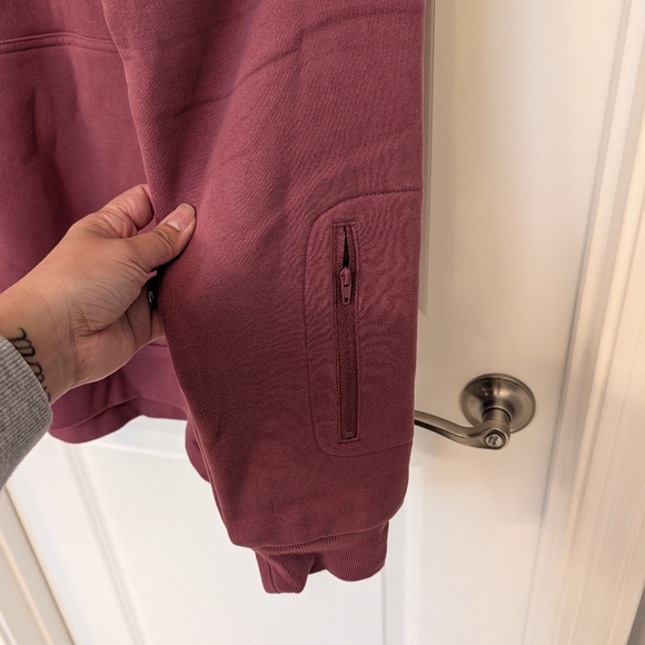 Comfrt DND Travel Hoodie In Berry - Picture 9 of 12